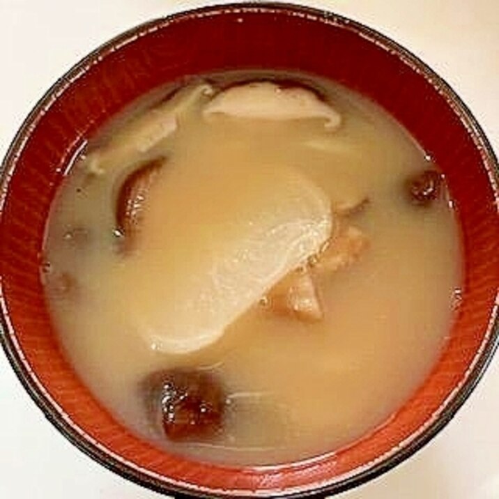 椎茸とかぶの味噌汁